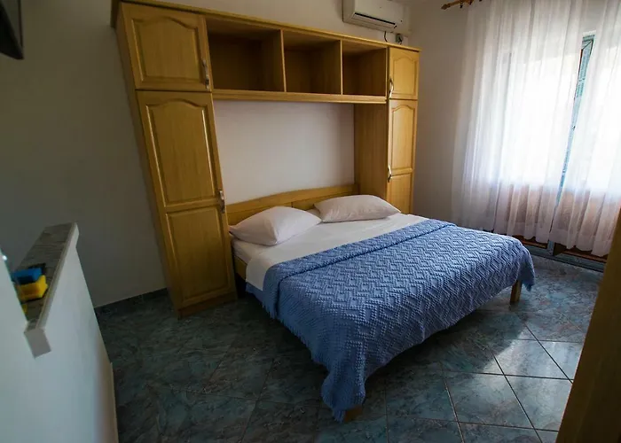 Vesna * Starigrad Paklenica
