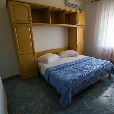 Vesna * Starigrad Paklenica